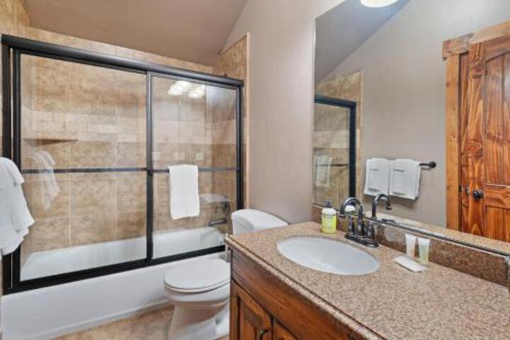 9 Bed 5 Bath Vacation Home In Fish Haven - thumb 1