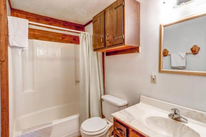 2 Bed 2 Bath Vacation Home In Whittier II - thumb 3