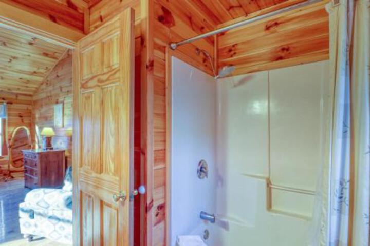 3 Bed 3 Bath Vacation Home In Whittier - thumb 0