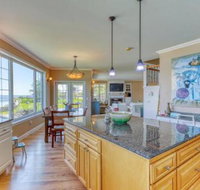 5 Bed 4 Bath Vacation home in Clinton - China Accommodation