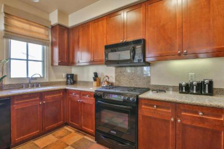 (H90) Single Story Townhome Near Beautiful Fountain Condo - thumb 4