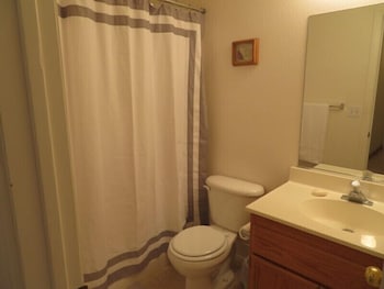 Lincoln & Tawnya Hiatt 3 Bedroom Home - thumb 3