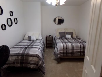 Lincoln & Tawnya Hiatt 3 Bedroom Home - thumb 4