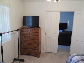 Lincoln & Tawnya Hiatt 3 Bedroom Home - thumb 6