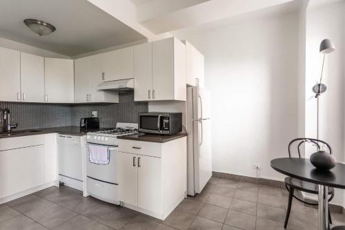 UChicago Shops Eats With Gym W & D By Zencity - thumb 2