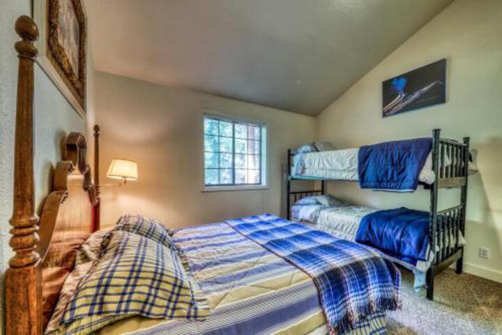 Crown Point Hideaway - thumb 1