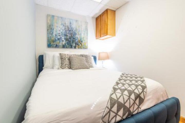 Stylish 3 Bedroom 15 Mins From NYC! - thumb 3