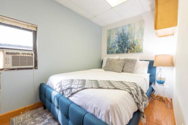 Stylish 3 Bedroom 15 Mins From NYC! - thumb 1
