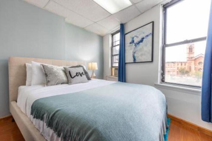 Stylish 3 Bedroom 15 Mins From NYC! - thumb 4