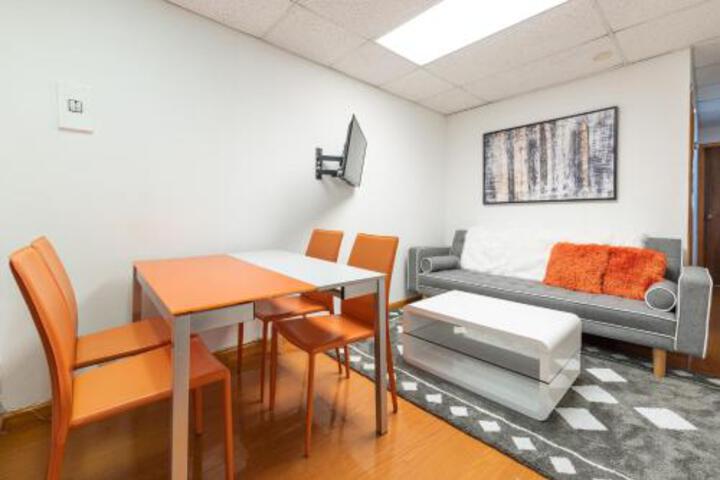 Stylish 3 Bedroom 15 Mins From NYC! - thumb 2