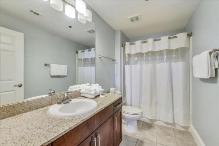 Laketown Wharf 903 Condo - thumb 0