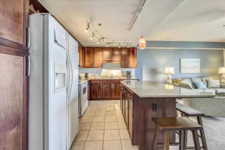 Laketown Wharf 903 Condo - thumb 1