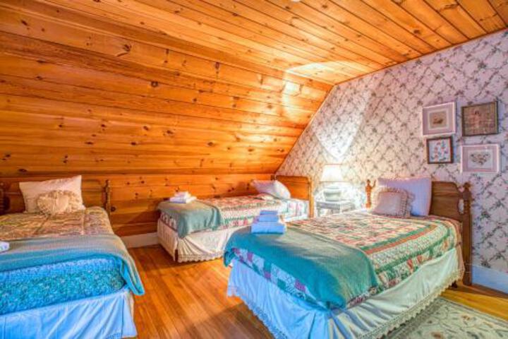 Bartlett Loop Retreat - thumb 4