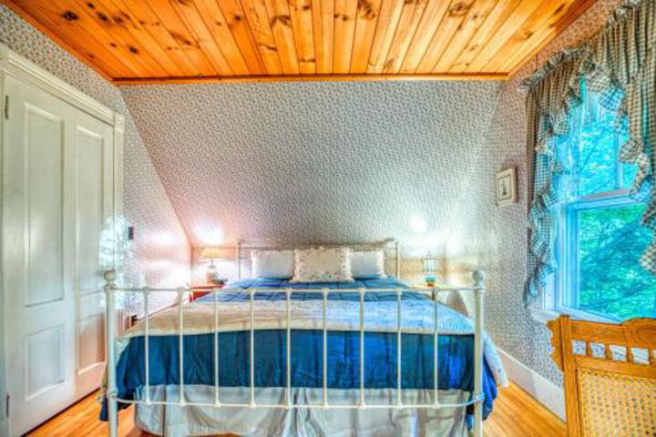 Bartlett Loop Retreat - thumb 1