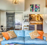 Washington Street Getaway - China Accommodation