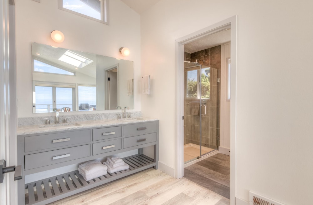 Moonstruck Beach House - thumb 3