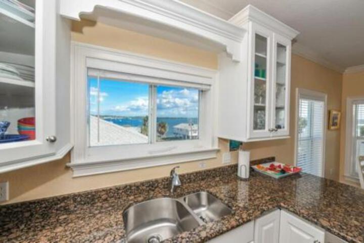 102 6Th St. S Upstairs Home - thumb 0