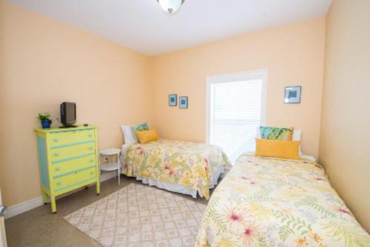 102 6Th St. S Upstairs Home - thumb 1