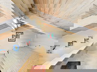 New Listing Stylish 3 story Near Ski Resorts 3 Bedroom Condo