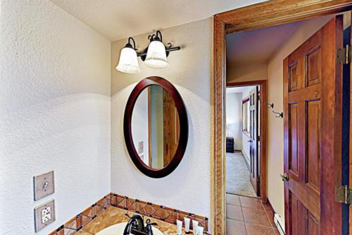 Multi Level Mountain Retreat W / Views & Hot Tub! Townhouse - thumb 2