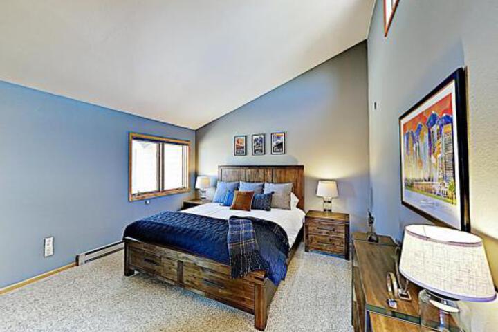 Multi Level Mountain Retreat W / Views & Hot Tub! Townhouse - thumb 3