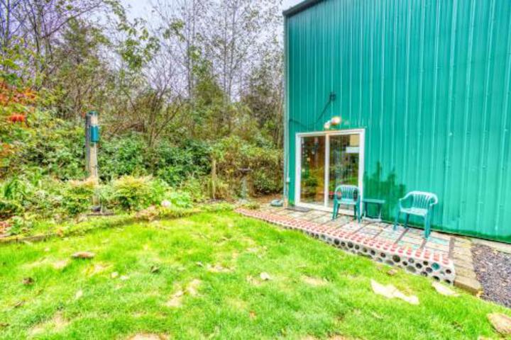 Getaway Bar On Easy Street - thumb 5