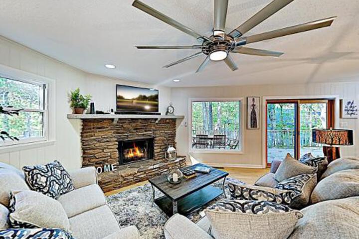New Listing! The Chocolate Cottage W / Kayaks Home - thumb 1