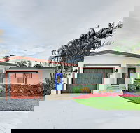 New Listing Charming Getaway W / Screened Pool 2 Bedroom Home - Tourism Bookings