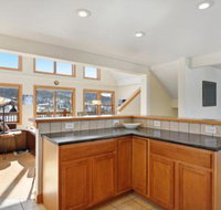 Hillside Hideaway - Tourism Bookings