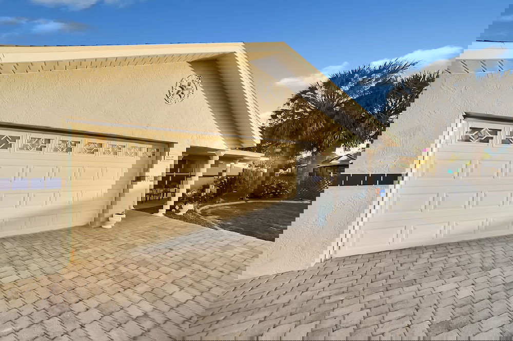 Apollo Beach W/ Pool, Room To Entertain, Pet Friendly! 6 Bedroom Home - thumb 0