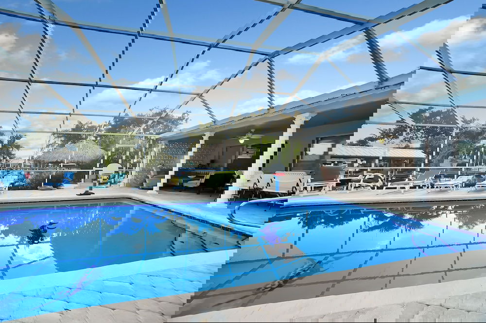 Apollo Beach W/ Pool, Room To Entertain, Pet Friendly! 6 Bedroom Home - thumb 1