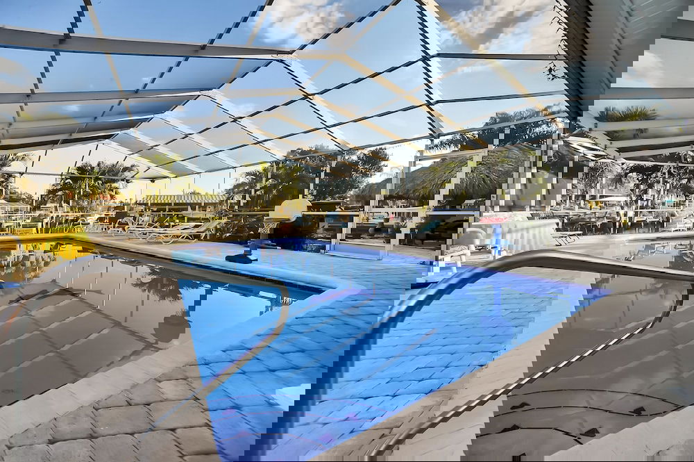 Apollo Beach W/ Pool, Room To Entertain, Pet Friendly! 6 Bedroom Home - thumb 3