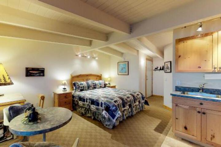 Many Springs Lakefront Condo #221 - thumb 6