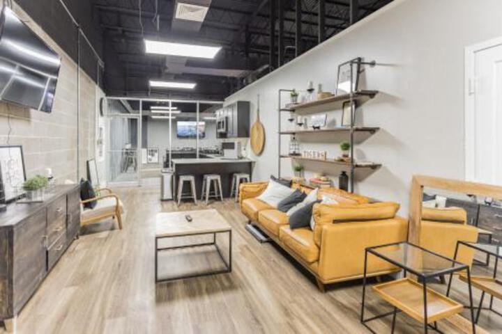 Modern Memphis Studio + Walk Score 85 - thumb 2
