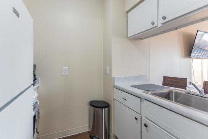Modern Studio In Downtown Memphis - thumb 4