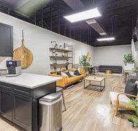 Modern Memphis Studio - Tourism Bookings