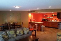 Grand Forks Inn  Suites