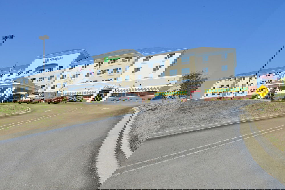 Holiday Inn Poplar Bluff, An IHG Hotel - thumb 1