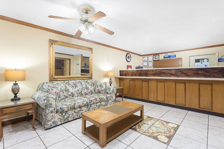 Rodeway Inn - thumb 1