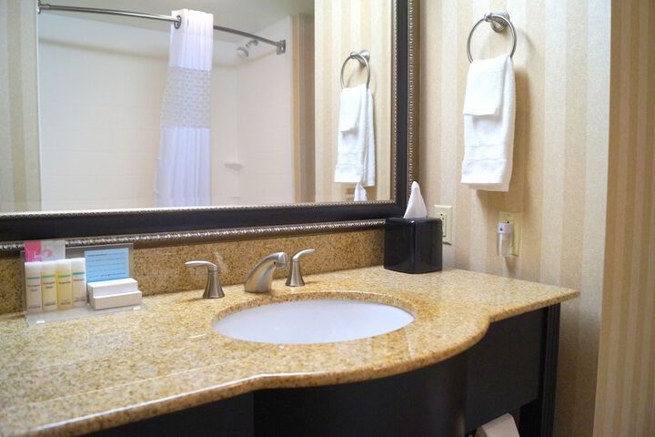 Hampton Inn Altoona - thumb 5