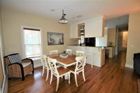 Beautiful Cottage Near Seaside Mins to Beach 189P home