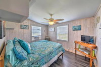 Freeport Beach House Walk to Surfside Beach