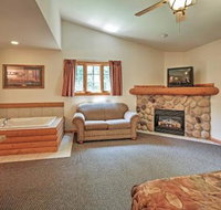 2BR North Utica Townhouse w / 2 Fireplaces - China Accommodation