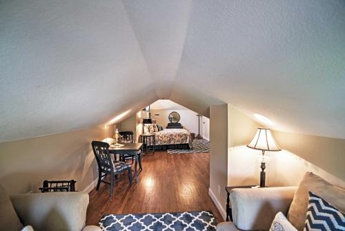 Gorgeous Cleveland House On 1.5 Acres W / Porch! - thumb 3