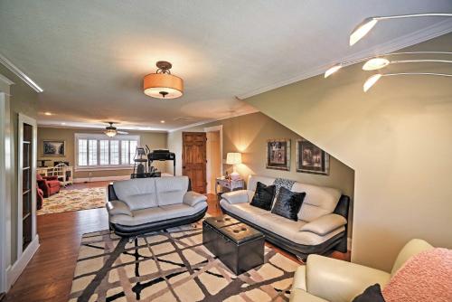 Gorgeous Cleveland House On 1.5 Acres W / Porch! - thumb 6