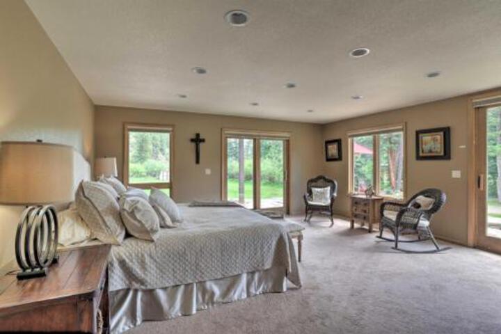 Stunning Evergreen Mountain Home On Private Stream - thumb 2