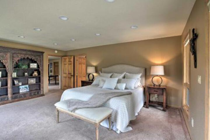 Stunning Evergreen Mountain Home On Private Stream - thumb 0