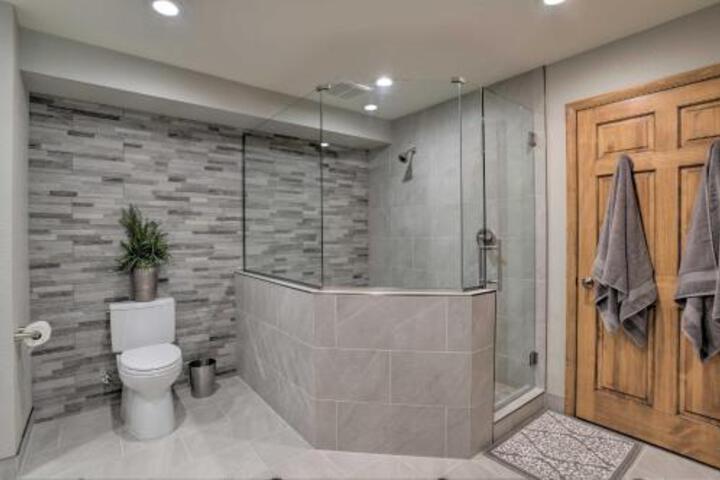 Stunning Evergreen Mountain Home On Private Stream - thumb 4