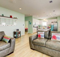 Gilchrist â€˜EZ Street Beach Houseâ€™ w / Gulf View Deck - China Accommodation