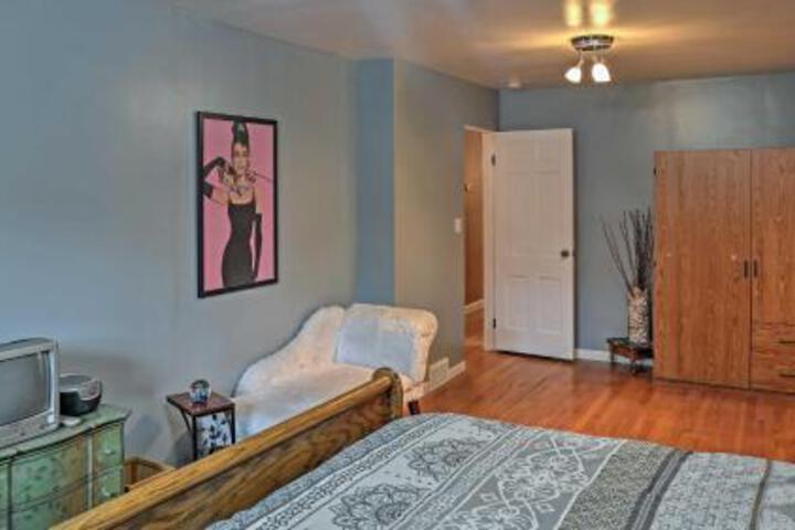 Charming Bay City House W / Deck Walk To Lake Huron - thumb 3